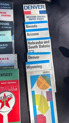 MR. HORSEPOWER LED LIGHT, VINTAGE ROAD MAPS AND SMILEY‘S REST STOP SIGN