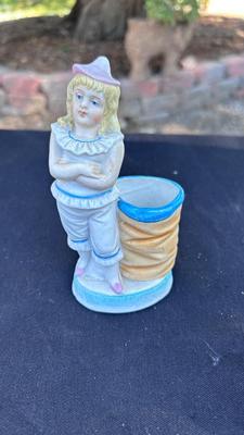 VINTAGE SALT AND PEPPER SHAKERS, TOOTHPICK HOLDERS, AND TIN SIGN