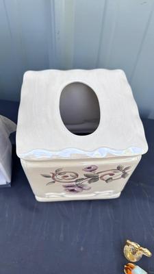 OLD PERFUME BOTTLES, DECOR. AND BATHROOM ITEMS