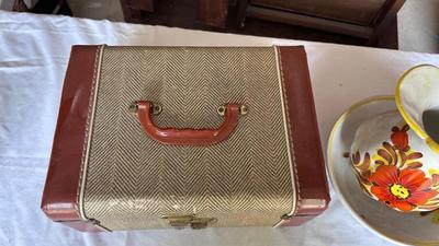 TRAVEL TRAIN CASE PLUS PITCHER AND WASH BOWL