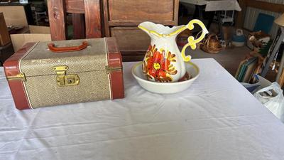 TRAVEL TRAIN CASE PLUS PITCHER AND WASH BOWL
