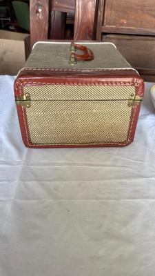 TRAVEL TRAIN CASE PLUS PITCHER AND WASH BOWL