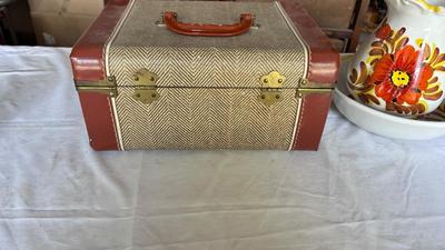 TRAVEL TRAIN CASE PLUS PITCHER AND WASH BOWL