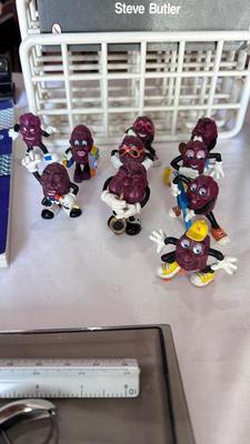 KNOWLEDGEABLE BOOKS ON DIFFERENT TOYS, CALIFORNIA RAISINS AND MORE!