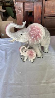PORCELAIN ELEPHANTS AND DECORATIVE BOX