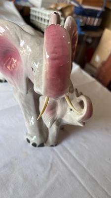 PORCELAIN ELEPHANTS AND DECORATIVE BOX