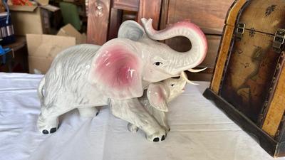 PORCELAIN ELEPHANTS AND DECORATIVE BOX