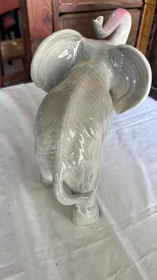 PORCELAIN ELEPHANTS AND DECORATIVE BOX