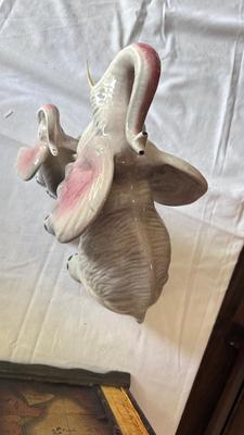 PORCELAIN ELEPHANTS AND DECORATIVE BOX