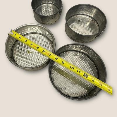 Sale Photo Thumbnail #564: Set of 4 Springform Pans of Different Sizes