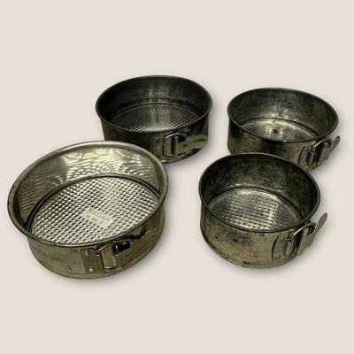 Sale Photo Thumbnail #560: Set of 4 Springform Pans of Different Sizes