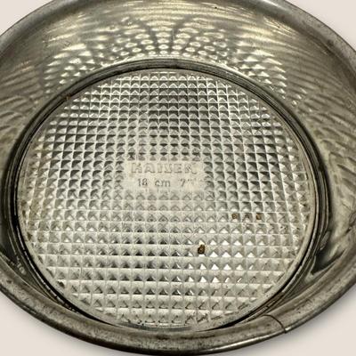 Sale Photo Thumbnail #563: Set of 4 Springform Pans of Different Sizes