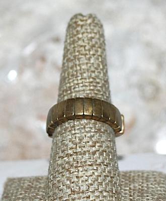 Size 9-13 Long Gold Colored Oval RING with Wooden -Style Insert on an ADJUSTABLE Accordion Band (6.5g)