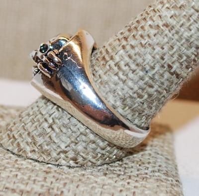 Size 10 Full Face SKULL & "Hands" Ring on a Solid Silver Tone Band (8.7g)