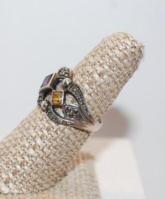 Size 7¾ VINTAGE Tri-Color Marcasite Minerals Ring on a Silver Tone Band (4.0g)
