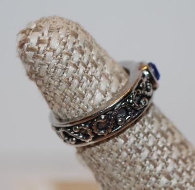 Size 5¼ Beautiful Single Round Blue Stone on a "S Rope" Style Full Band Design (6.6g)