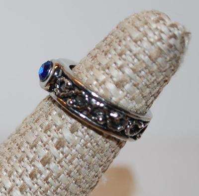 Size 5¼ Beautiful Single Round Blue Stone on a "S Rope" Style Full Band Design (6.6g)