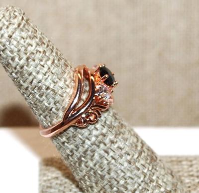 Size 6 Black Beveled Round Main Stone Ring with 2 Side Stones on a ROSE GOLD Band (4.0g)