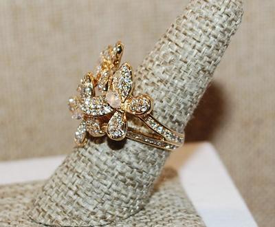 Size Triple Flower Petals Brilliant Stones Party Ring on a Glittery GOLD Tone Band (7.1g)
