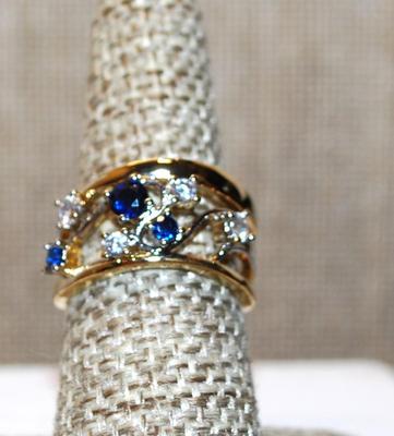 Size 7 Two Tone Hollow Band Ring with "Silver Row" of Blue & Clear Stones (4.8g)