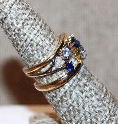 Size 7 Two Tone Hollow Band Ring with "Silver Row" of Blue & Clear Stones (4.8g)