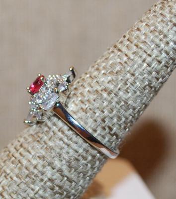 Size 7 Small Oval Red Center Stone Ring with Full "Diamond" Shaped Surround on a Silver Tone Band (2.5g)