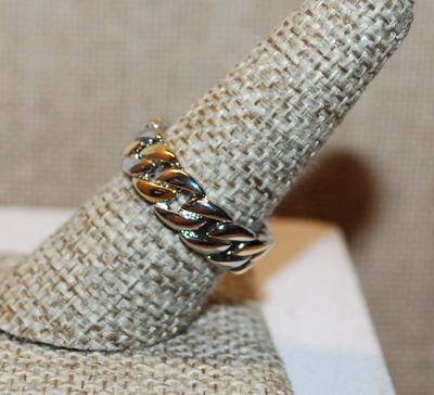 Size 8 Two Tone Gold & Silver Chain Link Style Ring (5.4g)