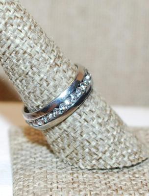 Size 8½ Infinity Styled Silver Tone Ring with Clear Stones Band All Around (3.4g)
