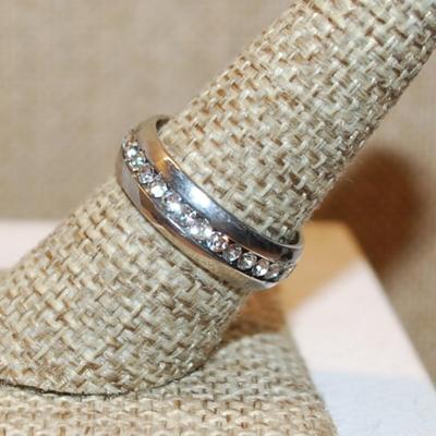 Size 8½ Infinity Styled Silver Tone Ring with Clear Stones Band All Around (3.4g)