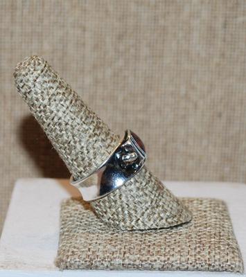 Size 8¾ Square "Picture Frame" Polymer Flower Graphic on a Solid Wide Silver Tone Band (7.8g)