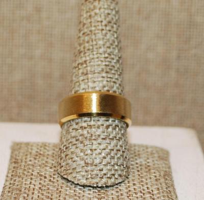 Size 9 Gold Tone No-Stones Solid Ring (6.7g)