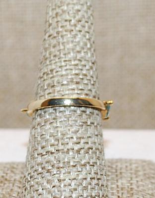 Size 7 ½ Staggered Carolina Blue Marquise Cut Stones & Round Clear Round Stone Accents on a Gold Tone Band (3.0g)