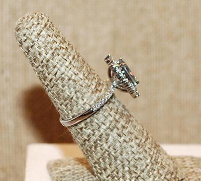 Size 6 Iridescent Pointed Oval Main Stone with Full Surround & Accents on a Silver Tone Band (3.4g)