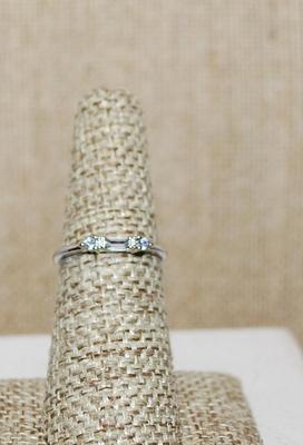 Size 6 Marked .925 Delicate Clear Rectangle Stone Ring with 2 Side Accent Stones on a Silver Band (1.2g)