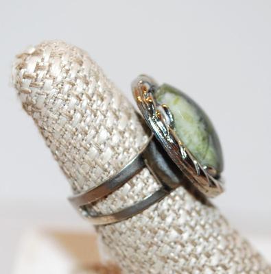 Size 7 GRAY & GREEN AGATE GEMSTONE Ring on OPEN Band Ring (10.0g)