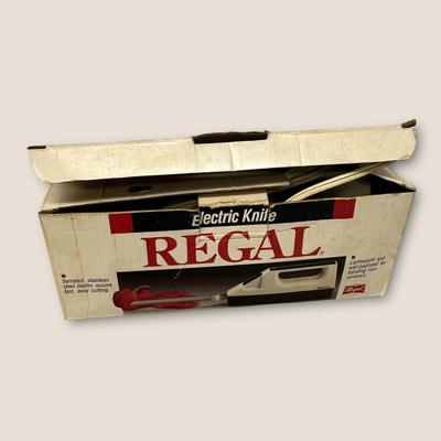 Sale Photo Thumbnail #600: Vintage Regal Electric Knife Serrated Steel Blades Original Box Tested/Works