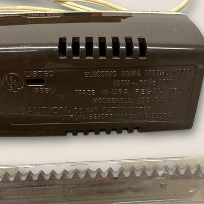Sale Photo Thumbnail #597: Vintage Regal Electric Knife Serrated Steel Blades Original Box Tested/Works