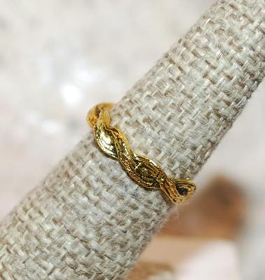 Size 6¼ TOE RING with "Twisted Rows" on a Gold Tone OPEN BAND (1.5g)