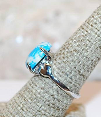 Size 8 Oval Blue & White "Clouds" RING with Oval Stone on a Silver Tone Setting (3.7g)