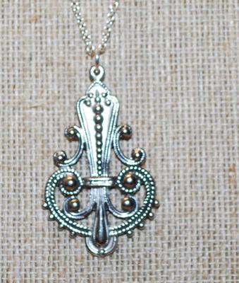 Silver Tone PENDANT (1¾" x 1") on a Silver Tone Necklace Chain 18" L