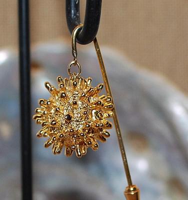 Hanging GOLD BURST BALL PIN (2½" L) with Pin Guard on a Gold Tone Setting