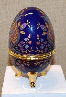 Beautiful Deep Blue Flowered Designed Gold Colored 3-Legged Jewelry Trinket "Egg" Box (3¾" H x 2" W)