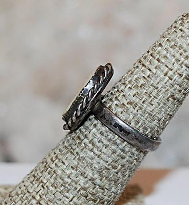 Size 6 Vintage Oval "Sailing Ship" Ring on a Rope Style Silver Tone Setting (6.5g)