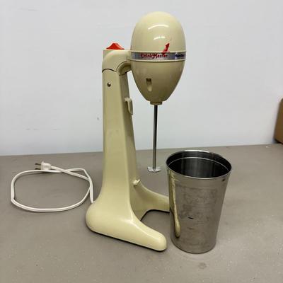 Sale Photo Thumbnail #757: Vintage Hamilton Beach Mixer/Blender Model 727 Scovill Tested/Works
Creme colored, comes with cup