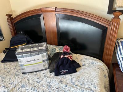 Furniture -Queen size Bed & bedding - Side table listed separately