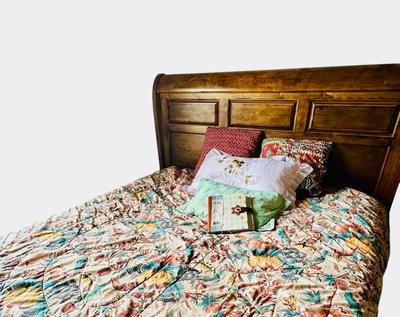 Furniture - Queen Bed & bedding