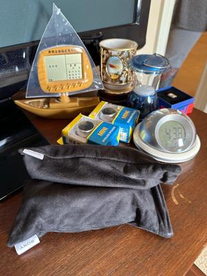 Electronics/Furniture - TV and Desk