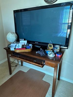 Electronics/Furniture - TV and Desk