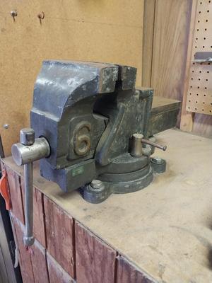 NUMBER 6 VISE