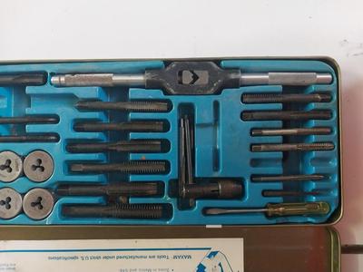 COMBINATION TAP & DIE SET